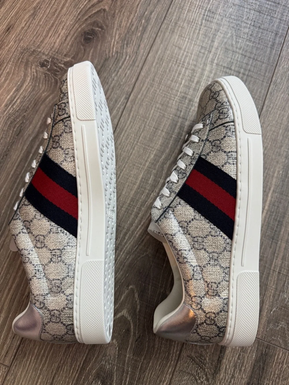Gucci Silver GG Supreme Sneaker with Red & Navy Stripe - Picture 2 of 9